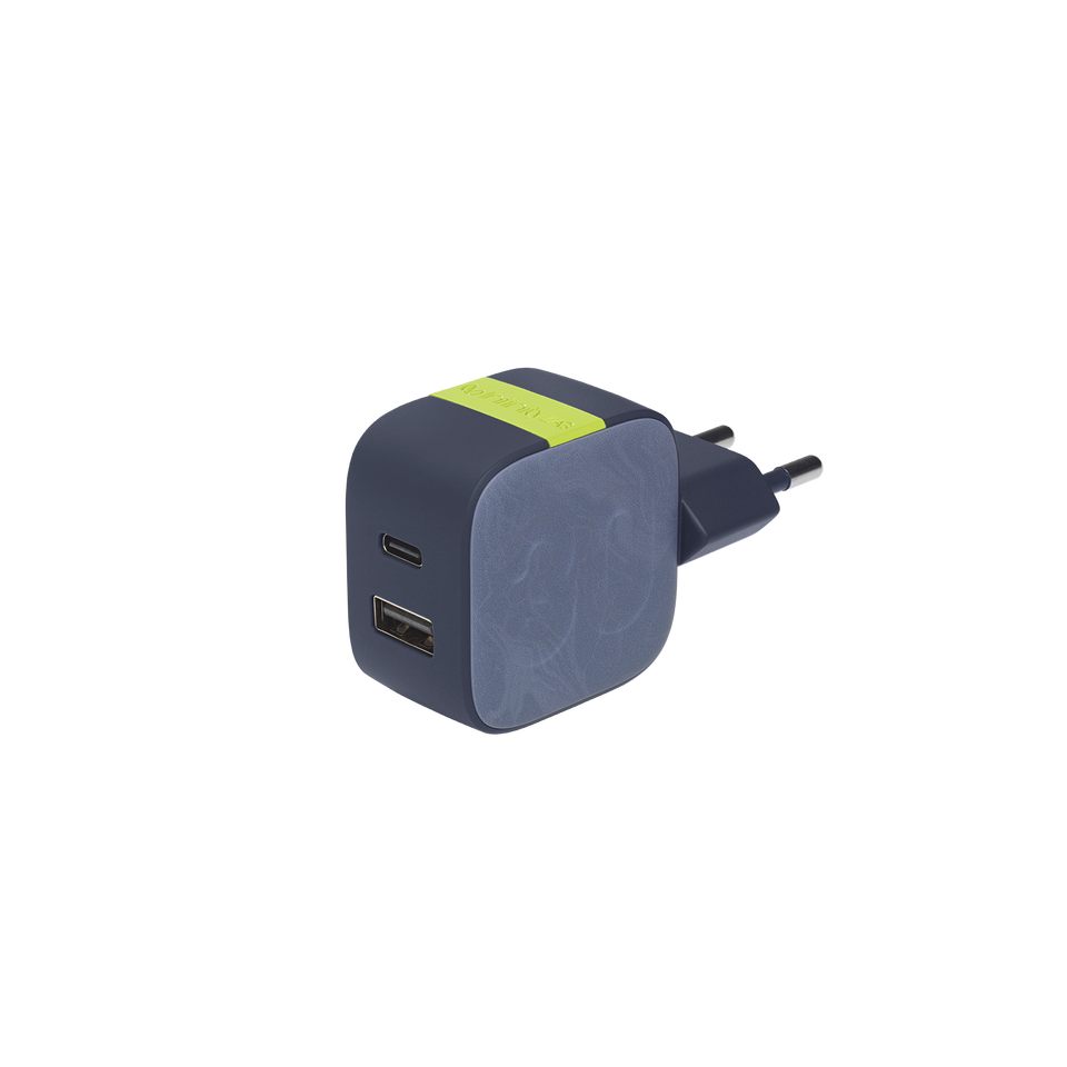 InstantCharger 30W 2 USB - Blue - Compact USB-C and USB-A PD charger - Hero